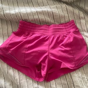 Hotty Hot Shorts High Rise 2.5”